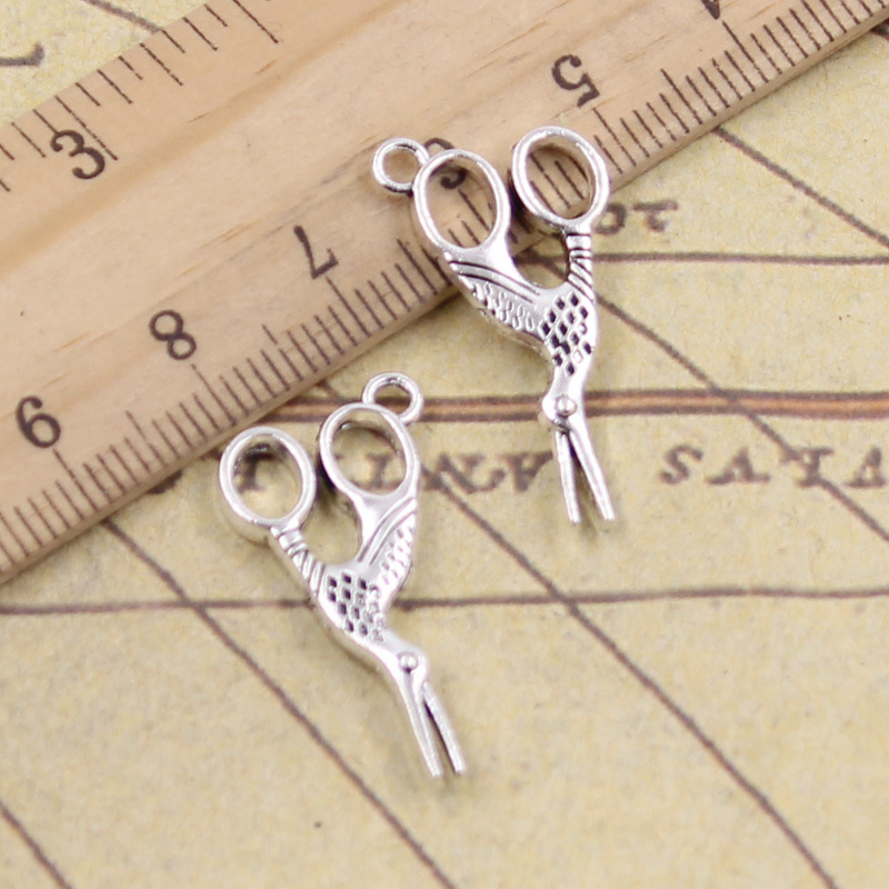 Vintage Fashion Finds - 20pcs Charms Sewings Scissors 28x15mm Antique