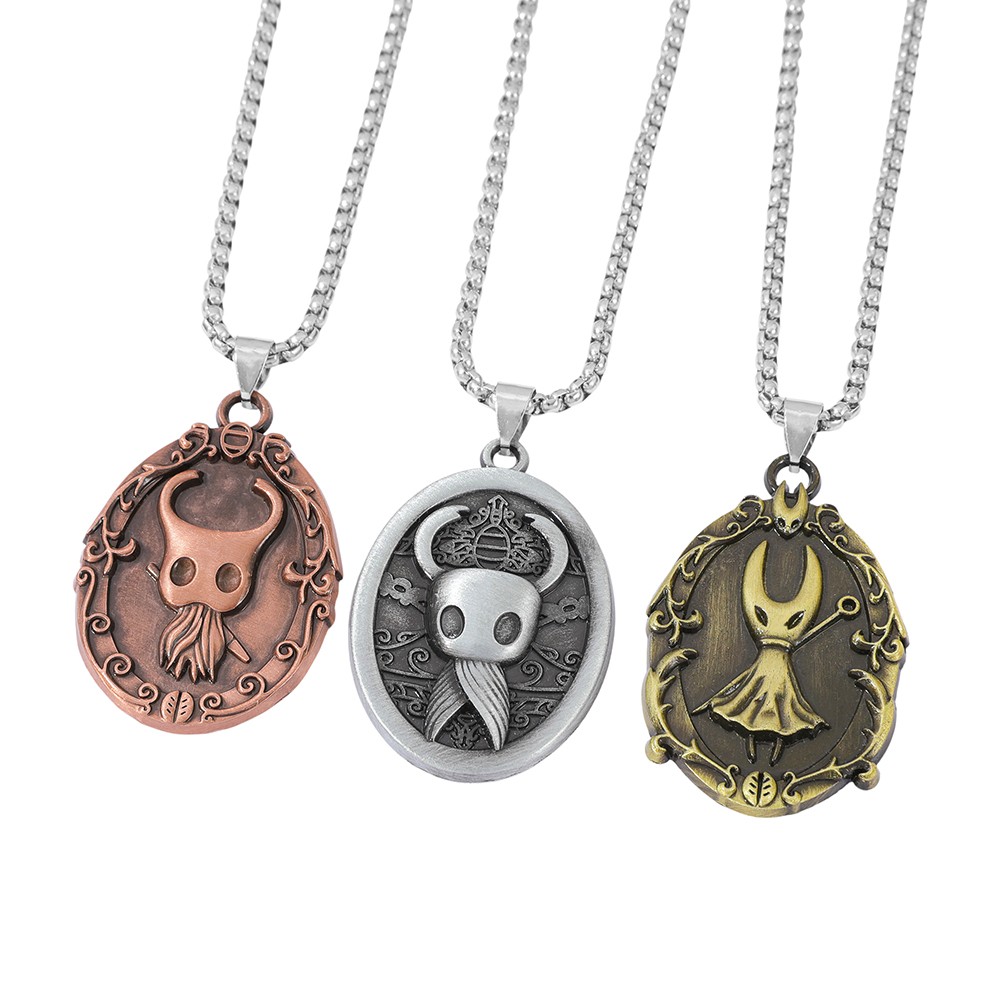 Game amulet pendant necklace,  - Vintage Fashion Game recension och pris
