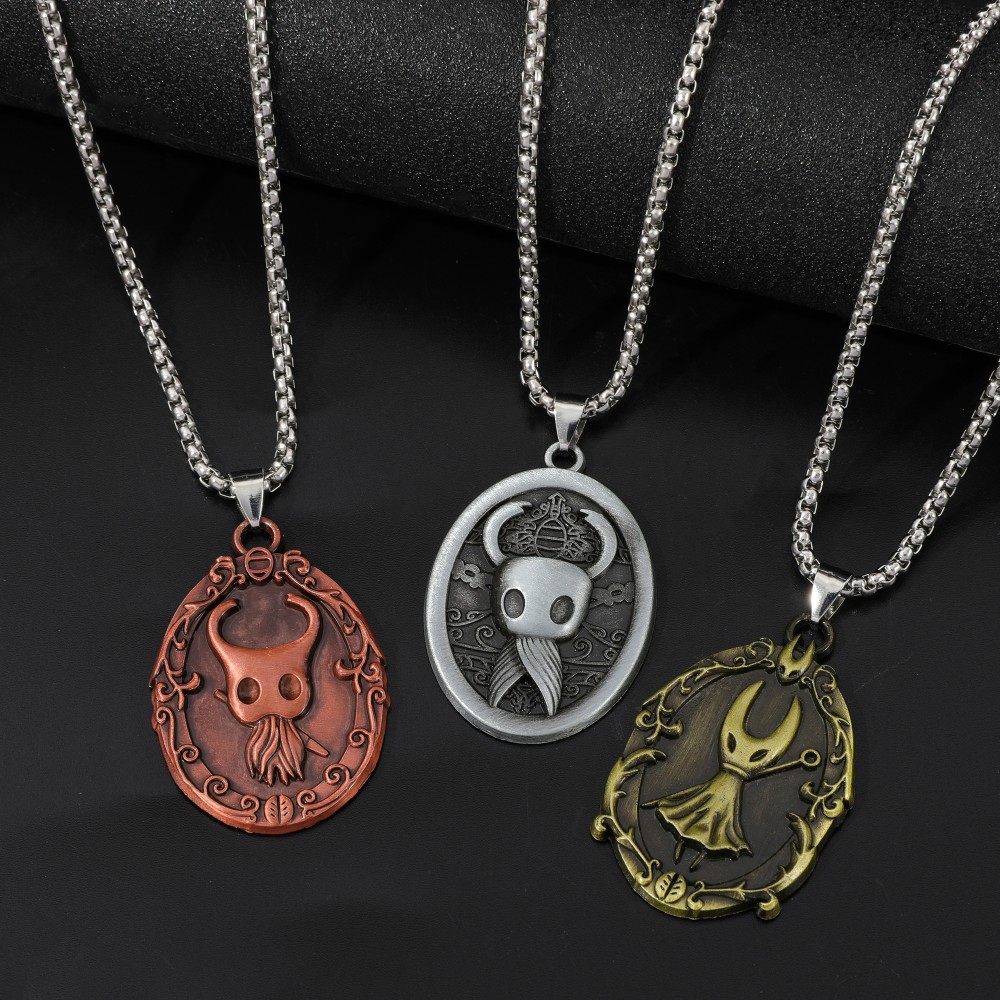 Game amulet pendant necklace,  - Vintage Fashion Game recension och pris