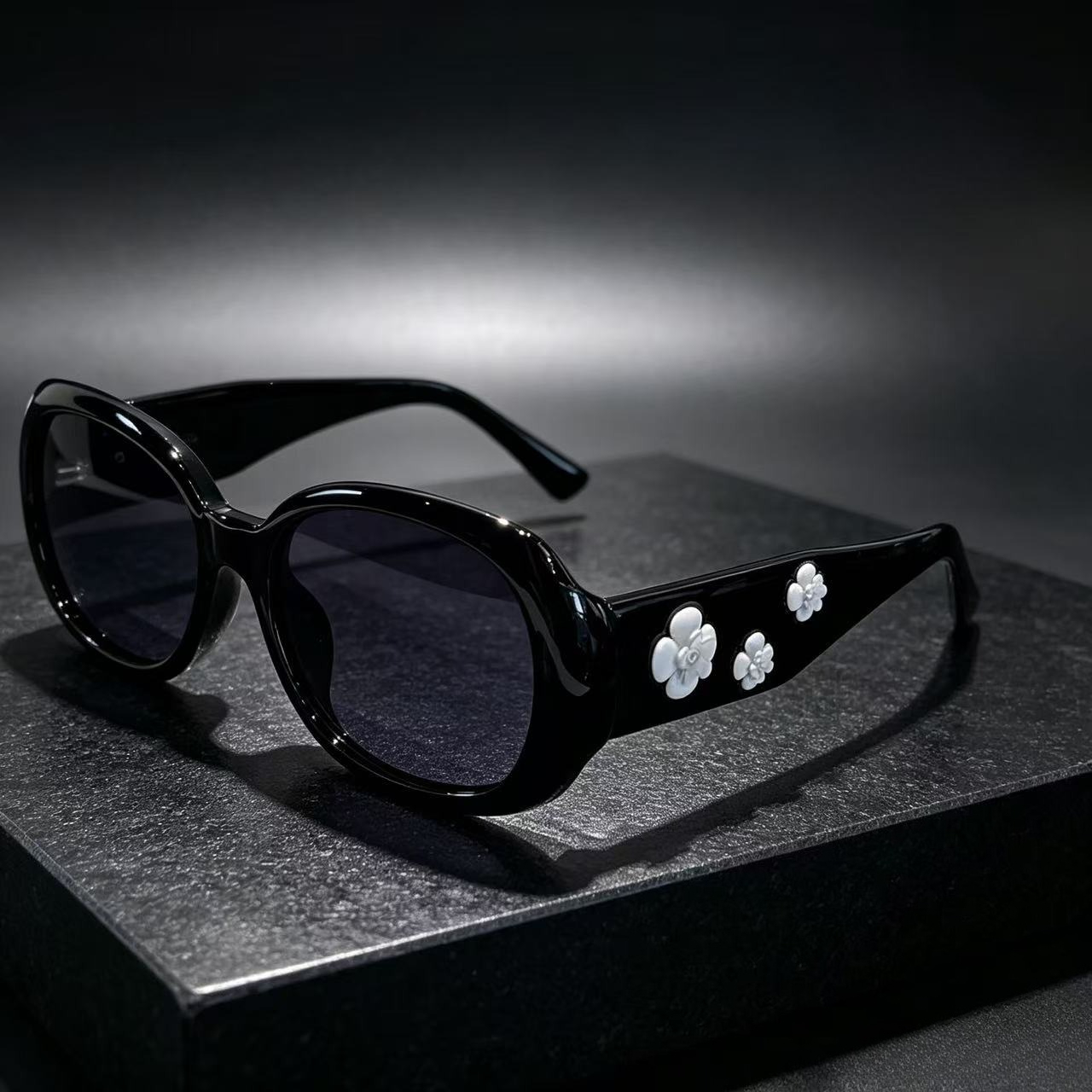 French Retro Camellia Sunglass - French Vintage Fashion recension och pris
